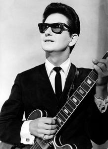 Ellis Honors Roy Orbison in 75th Birthday Tribute